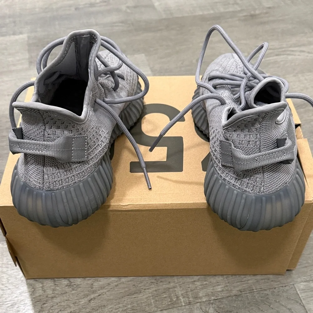Yeezy boost 350 Gray Sneakers - Picture 4 of 9